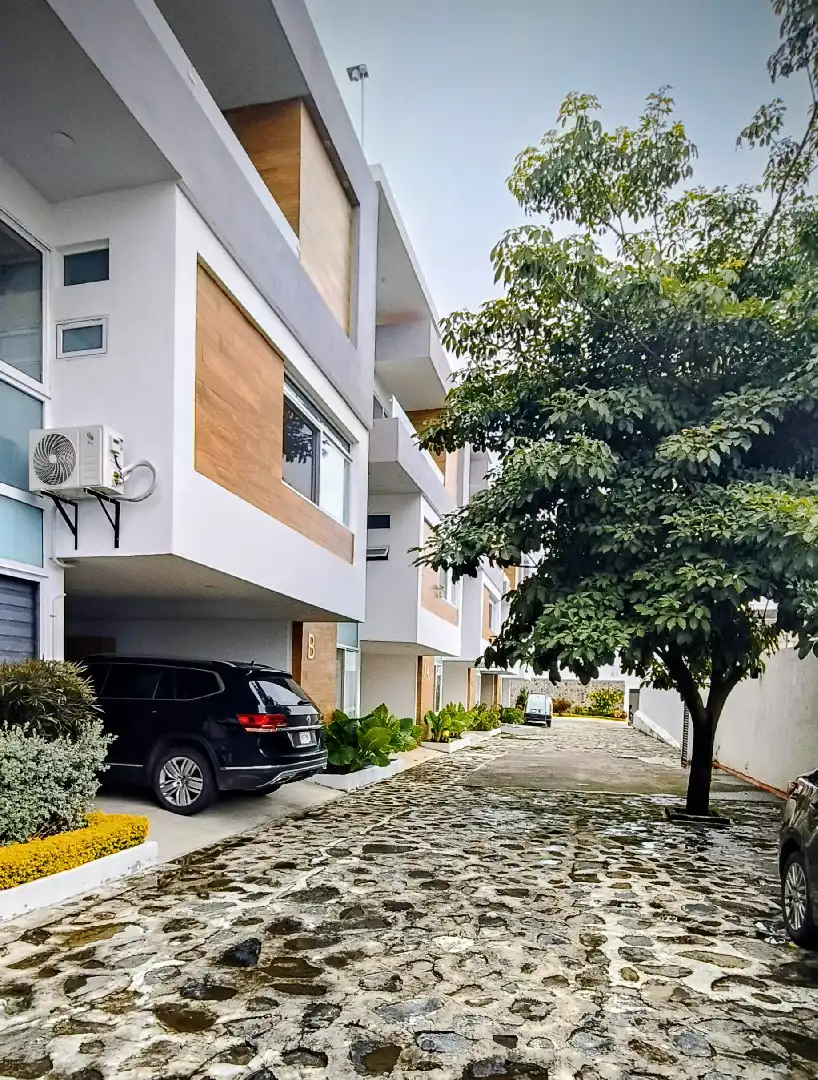 CASA EN PRIVADA DE 8 CASAS EN LOMAS TRUJILLO EN TEMIXCO MORELOS