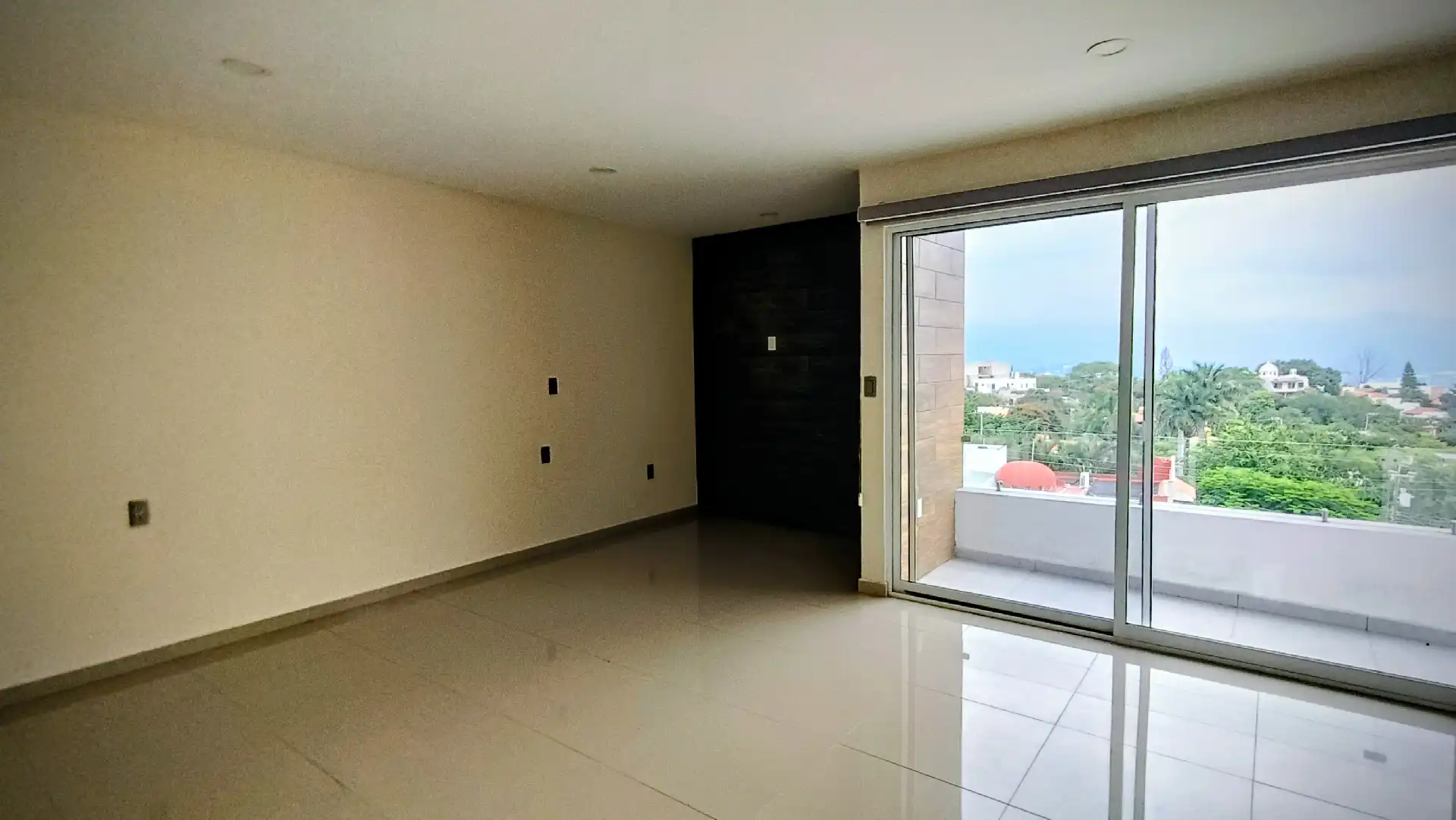 CASA EN PRIVADA DE 8 CASAS EN LOMAS TRUJILLO EN TEMIXCO MORELOS