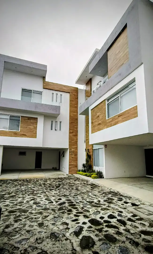CASA EN PRIVADA DE 8 CASAS EN LOMAS TRUJILLO EN TEMIXCO MORELOS