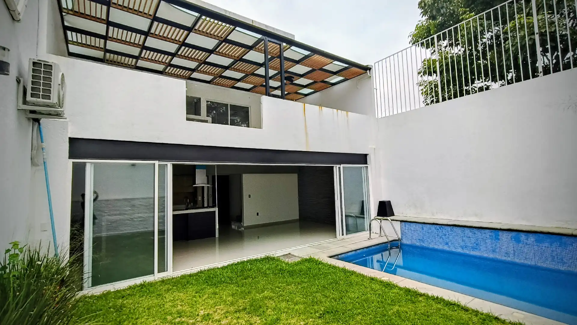 CASA EN PRIVADA DE 8 CASAS EN LOMAS TRUJILLO EN TEMIXCO MORELOS