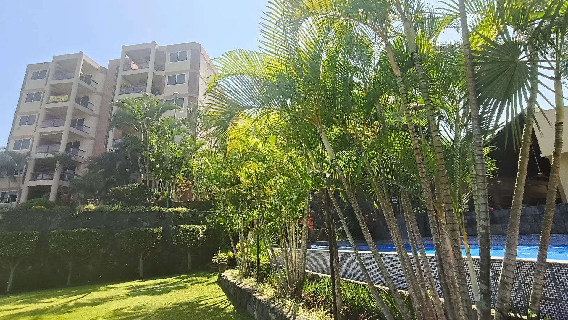 DEPARTAMENTO CON VIGILANCIA  Y ELEVADOR EN FRACCIONAMIENTO JUNTO AL RIO EM TEMIXCO .MORELOS