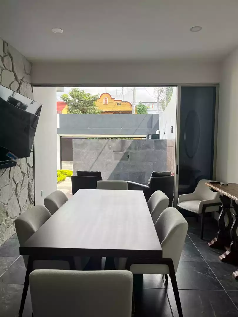CASA EN VENTA EN FRACC. CON VIGILANCIA. AMPLIACIÓN VISTA HERMOSA