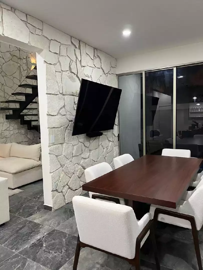 CASA EN VENTA EN FRACC. CON VIGILANCIA. AMPLIACIÓN VISTA HERMOSA