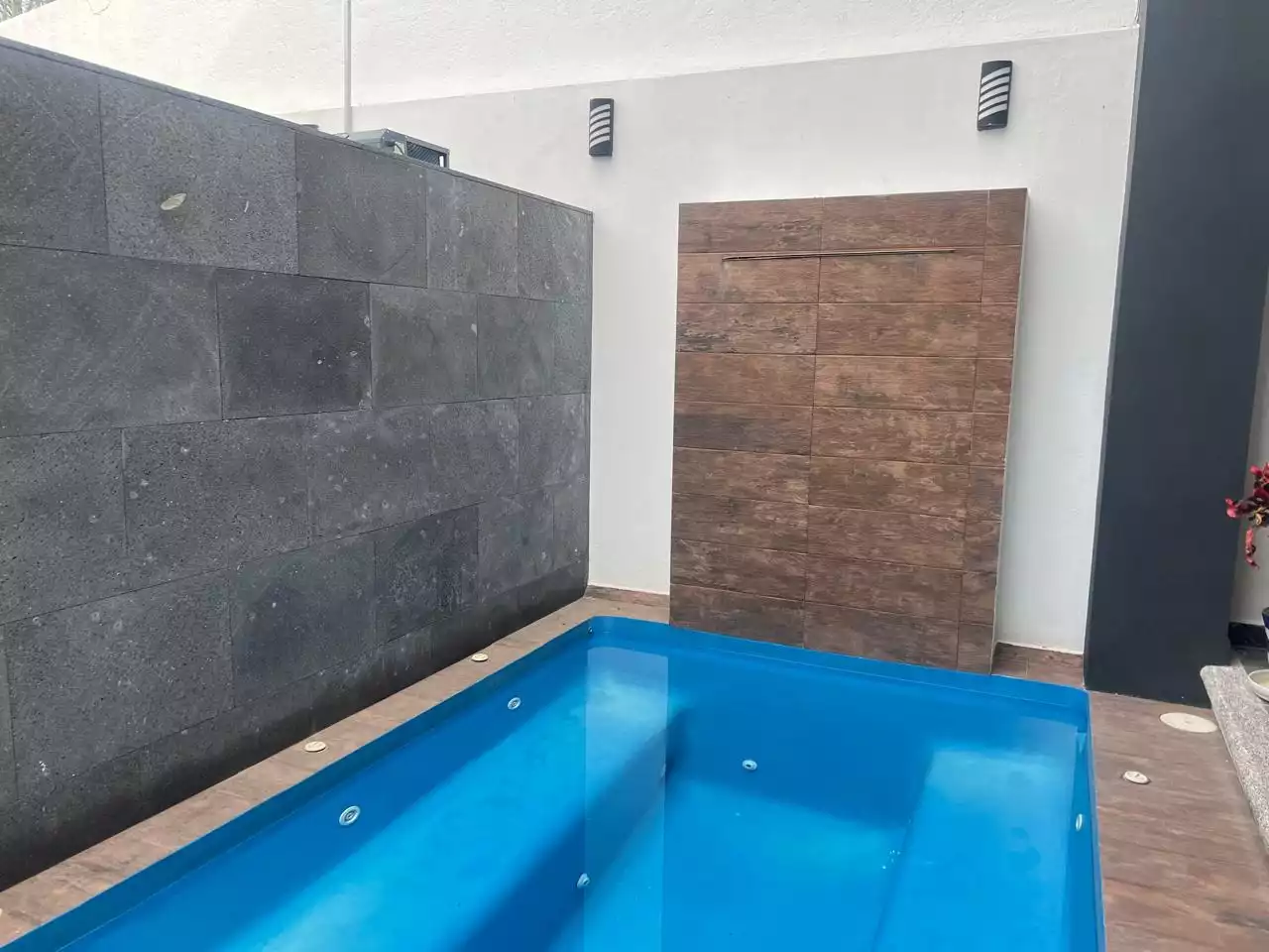 CASA EN VENTA EN FRACC. CON VIGILANCIA. AMPLIACIÓN VISTA HERMOSA