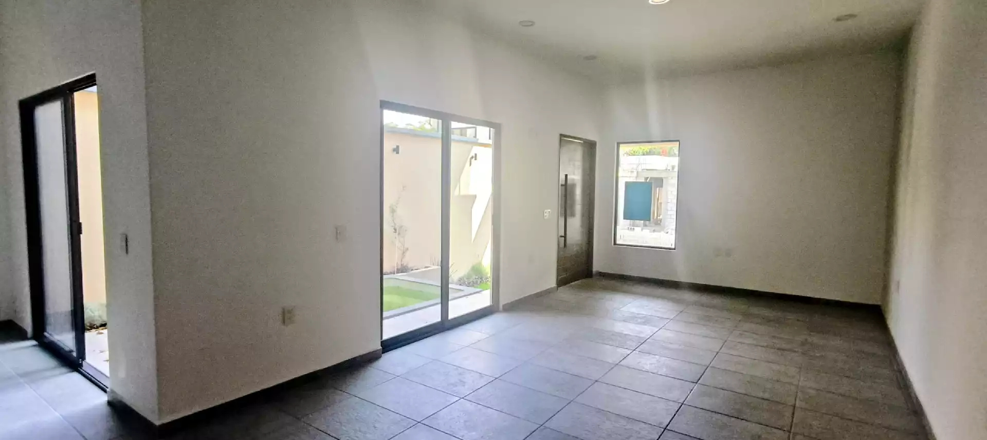 CASA EN VENTA EN RESIDENCIAL MAXIMILIANO, ACAPATZINGO, CUERNAVACA MOR.