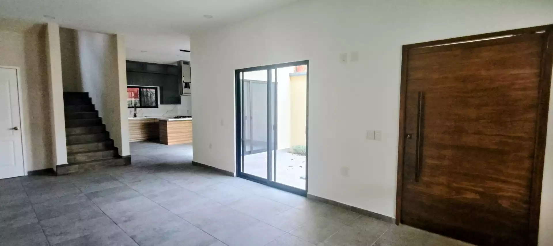 CASA EN VENTA EN RESIDENCIAL MAXIMILIANO, ACAPATZINGO, CUERNAVACA MOR.
