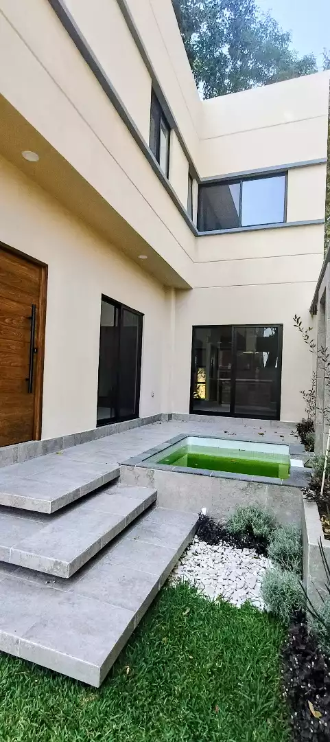 CASA EN VENTA EN RESIDENCIAL MAXIMILIANO, ACAPATZINGO, CUERNAVACA MOR.