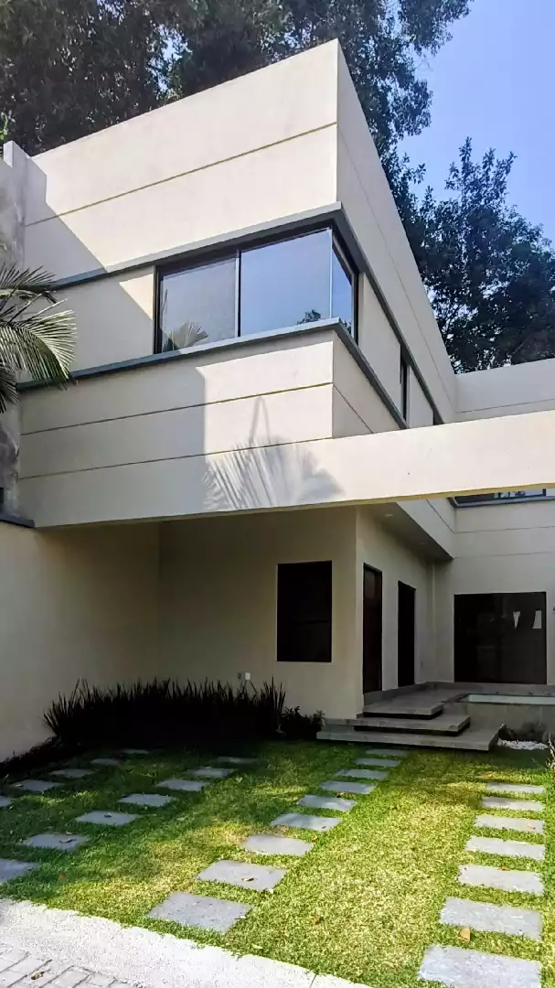 CASA EN VENTA EN RESIDENCIAL MAXIMILIANO, ACAPATZINGO, CUERNAVACA MOR.