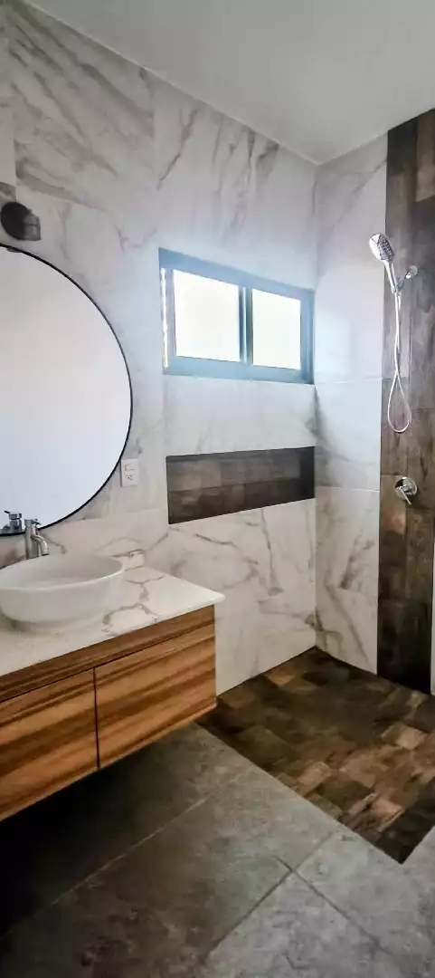 CASA EN VENTA EN RESIDENCIAL MAXIMILIANO, ACAPATZINGO, CUERNAVACA MOR.