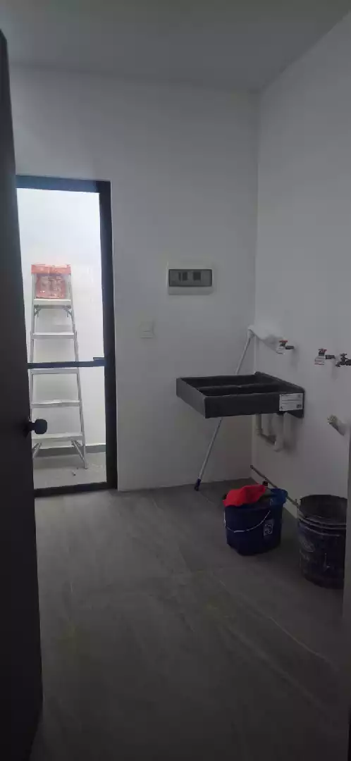 CASA EN PRIVADA CON VIGILANCIA EN RESIDENCIAL  LOMAS DE CORTES