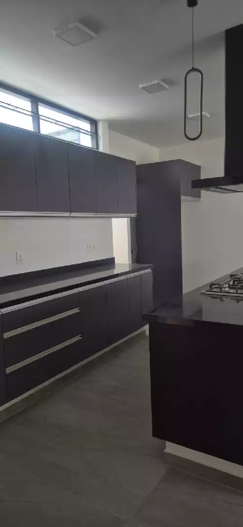 CASA EN PRIVADA CON VIGILANCIA EN RESIDENCIAL  LOMAS DE CORTES