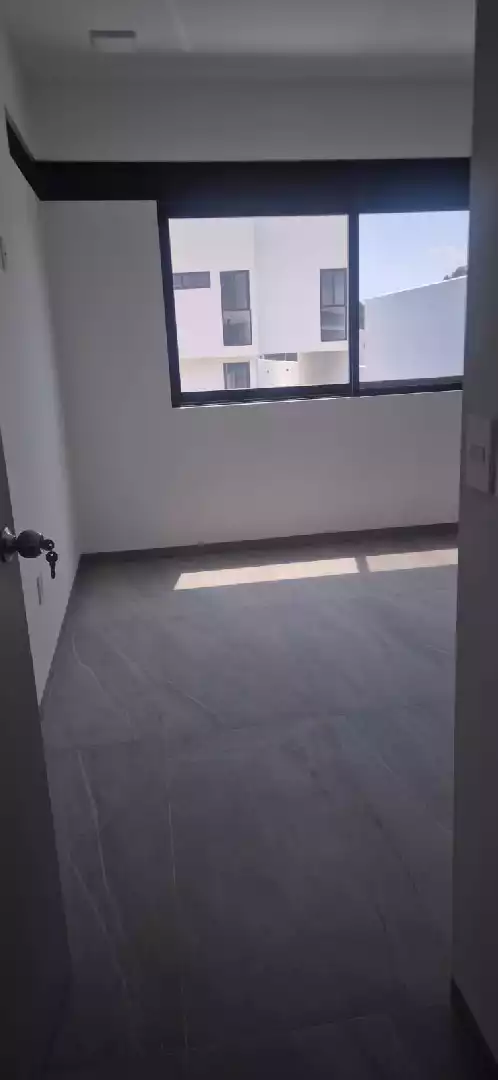 CASA EN PRIVADA CON VIGILANCIA EN RESIDENCIAL  LOMAS DE CORTES