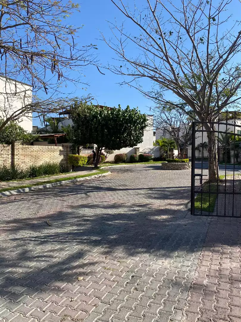 CASA EN VENTA EN EL RESIDENCIAL TULIPANES, EMILIANO ZAPATA