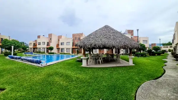 CCASA EN CONDOMINIO CON VIGILANCIA CON ALBERCA EN VENTA EN SAUCES IV, TEZOYUCA, MORELOS