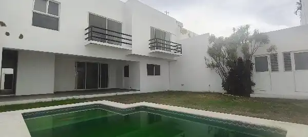 CASA EN VENTA O RENTA CON VIGILANCIA EN BURGOS BUGAMBILIAS EN TEMIXCO, MORELOS