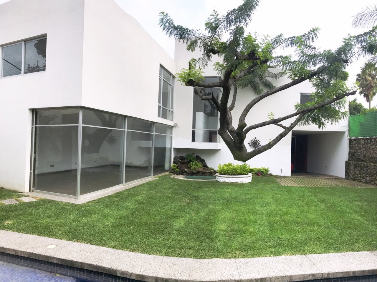 LOMAS  DE  CORTES  MODERNA  CASA SOLA