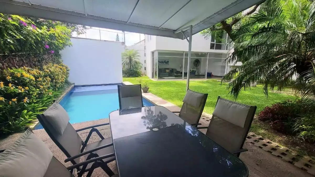 LOMAS  DE  CORTES  MODERNA  CASA SOLA EN VENTA O RENTA CON O SIN MUEBLES EN LOMAS DE CORTÉS EN CUERN