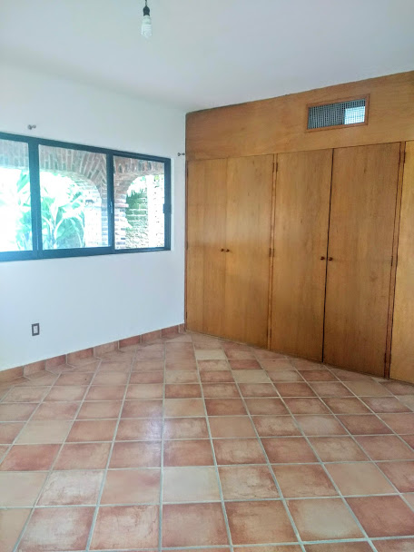 CASA SOLA EN RENTA 
