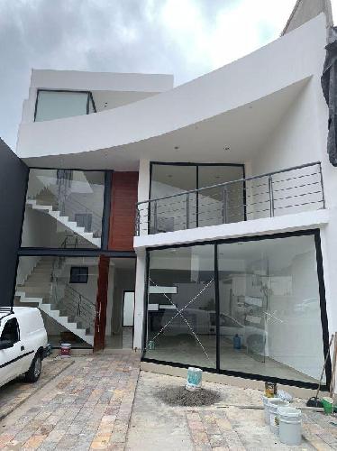 Renta de Casa en Fraccionamiento en Jardines de Ahuatlán