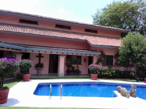 Venta / Renta de Casa en Fraccionamiento en Tabachines
