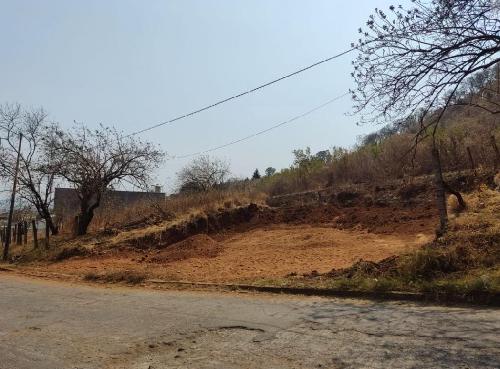 Terreno  en Ahuatepec, Cuernavaca Morelos con bardas y mamposteria