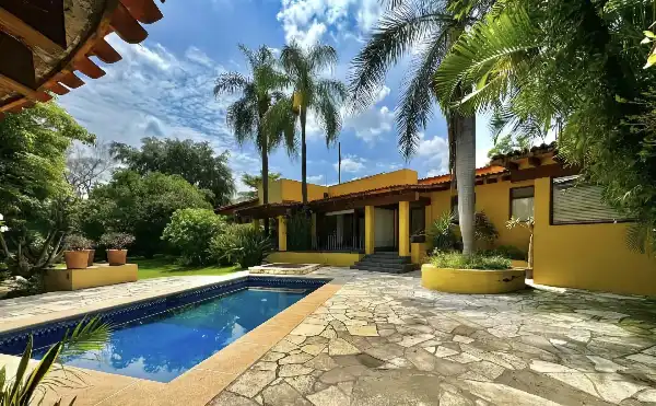 Majestuosa propiedad en Col. Los Volcanes, Cuernavaca, Morelos