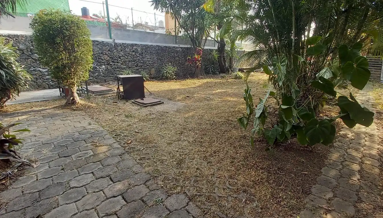 Casa como terreno en Maravillas, Cuernavaca, Morelos