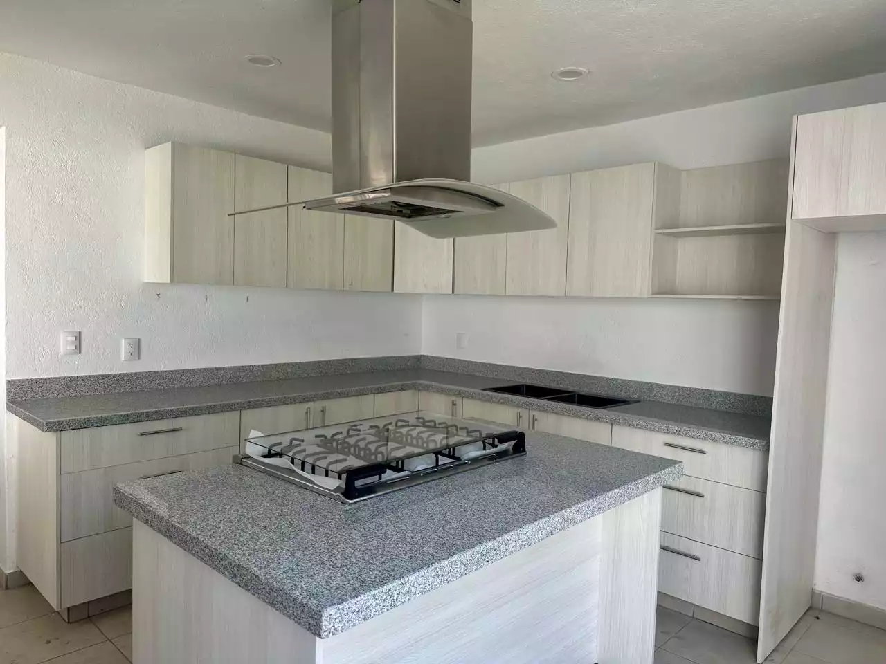 Casa en venta en residencial Corinto, Burgos bugambilias