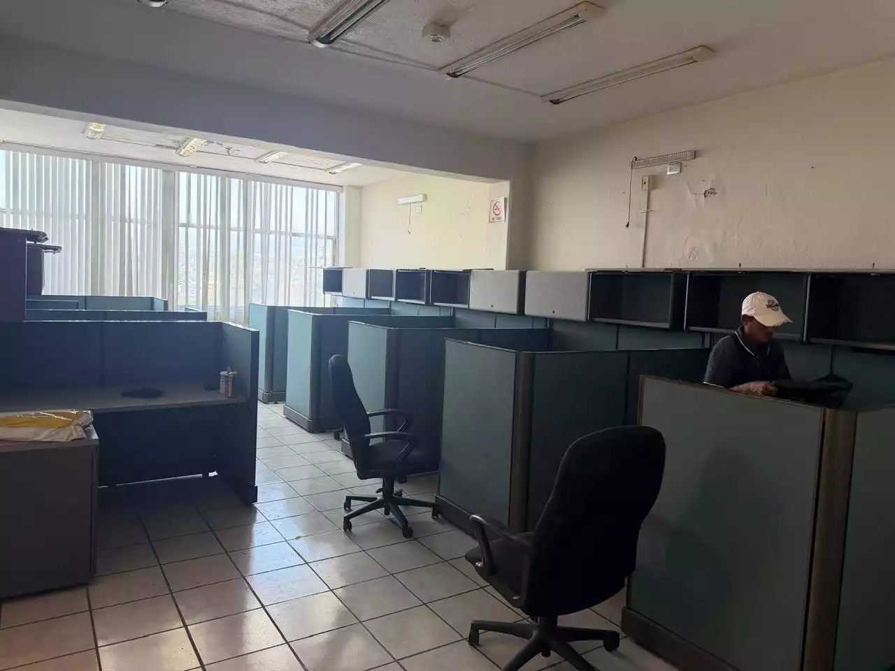 Remate de edificio sobre Av Teopanzolco Cuernavaca