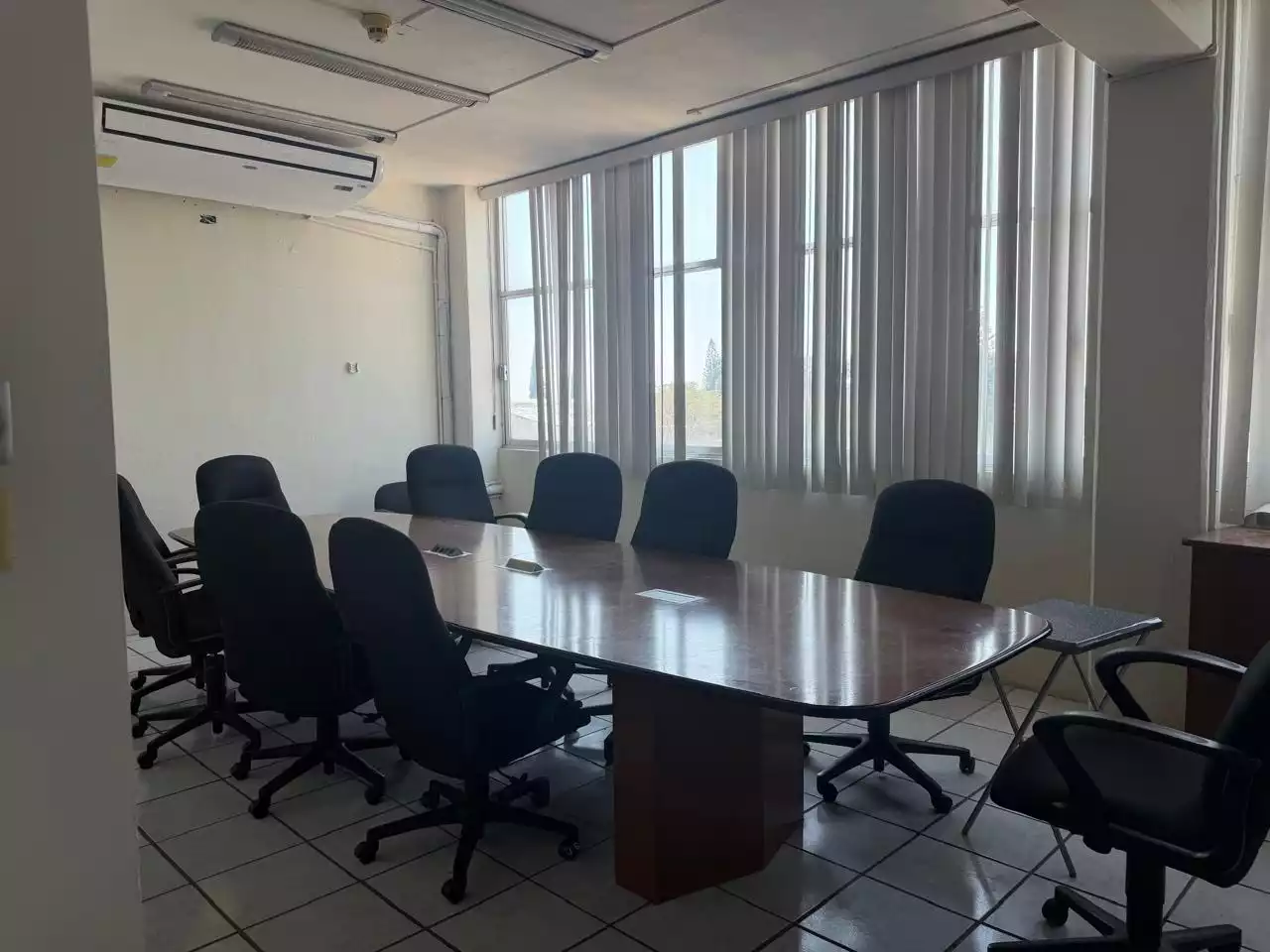 Remate de edificio sobre Av Teopanzolco Cuernavaca