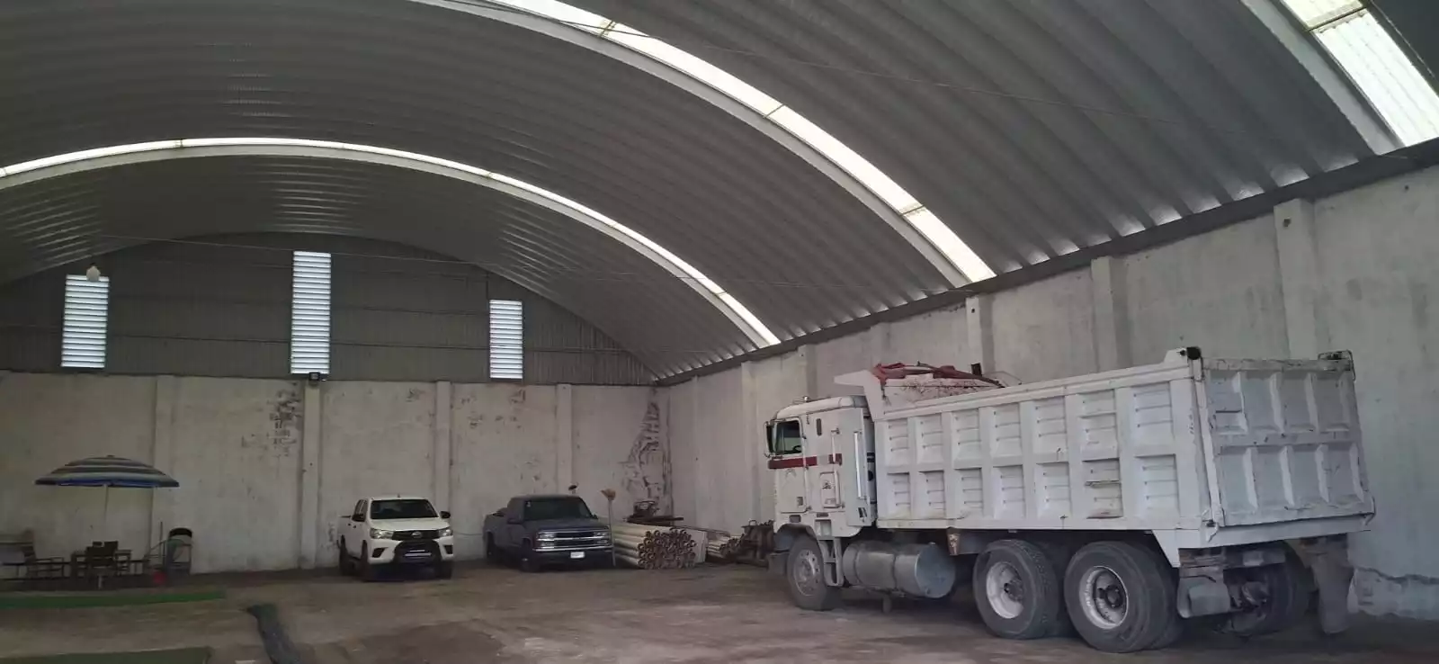 Bodega con departamento amueblado en renta