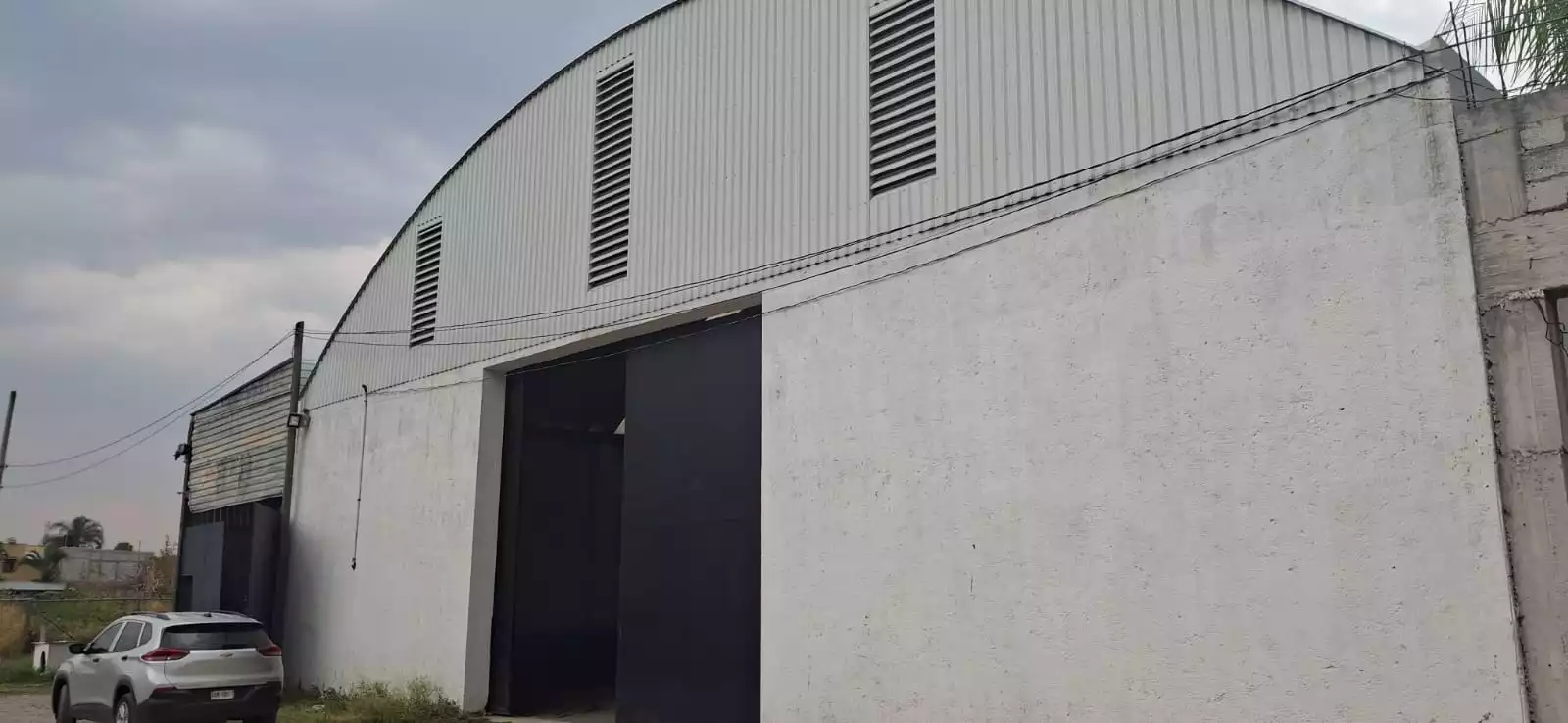 Bodega con departamento amueblado en renta