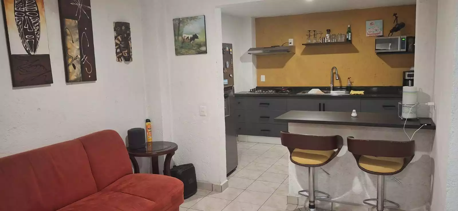 Bodega con departamento amueblado en renta