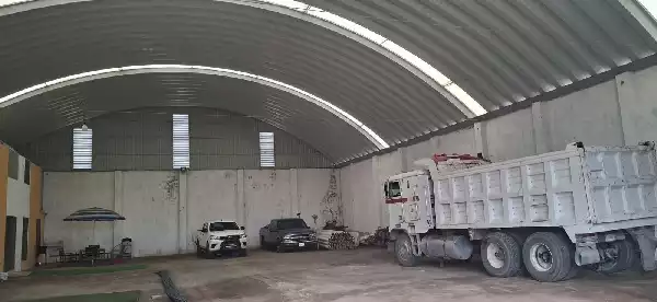 Bodega con departamento amueblado en renta