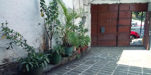Casa Sola en avenida principal con Uso de suelo