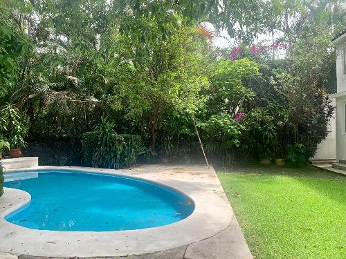En privada Amplia Casa sola Zona Norte Residencial.