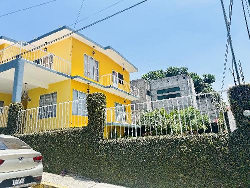 Amplia Casa sola en Venta Flores Magón