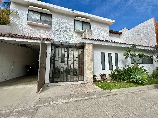 CASA EN RENTA – FRACCIONAMIENTO SAN JERÓNIMO DE AHUATEPEC