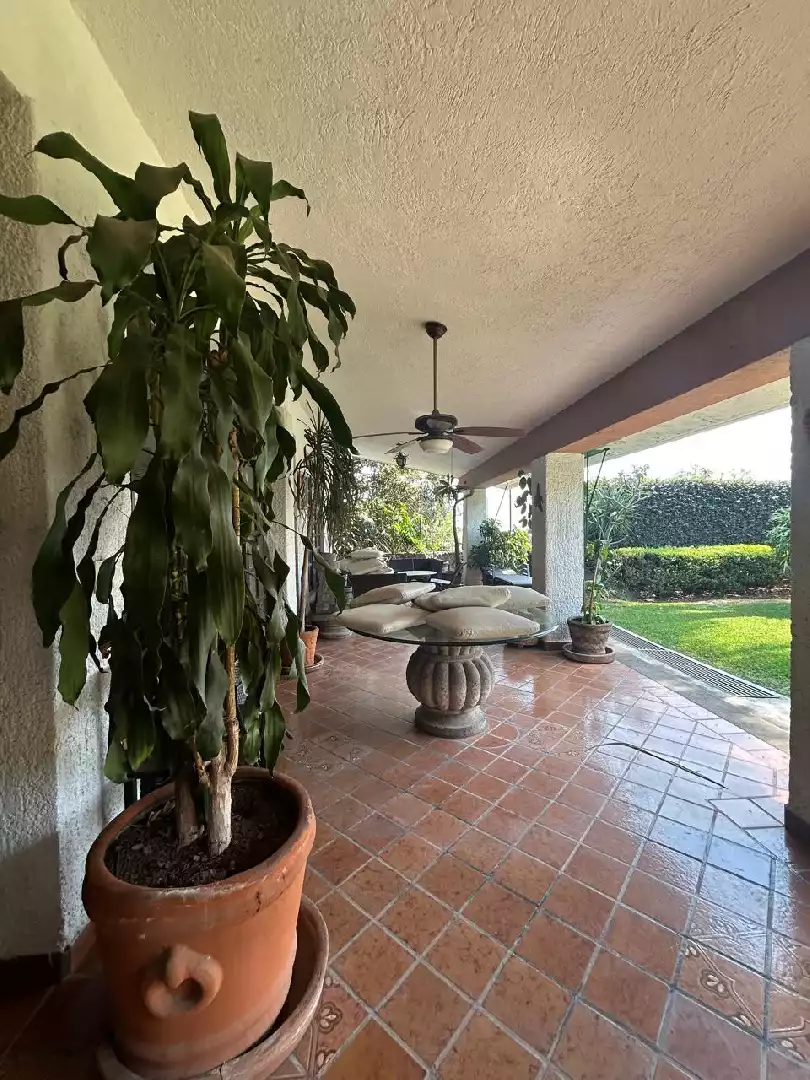 Casa en un solo nivel Estilo Cuernavaca  zona dorada.