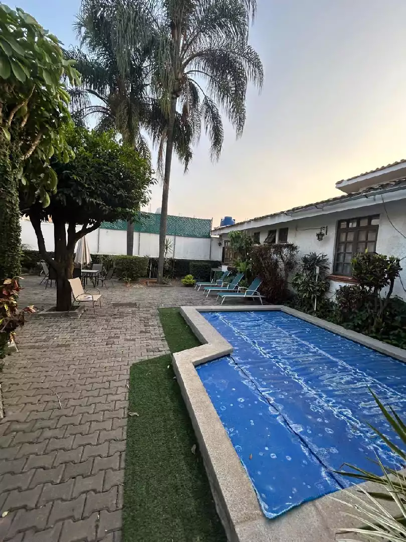 Casa en un solo nivel Estilo Cuernavaca  zona dorada.