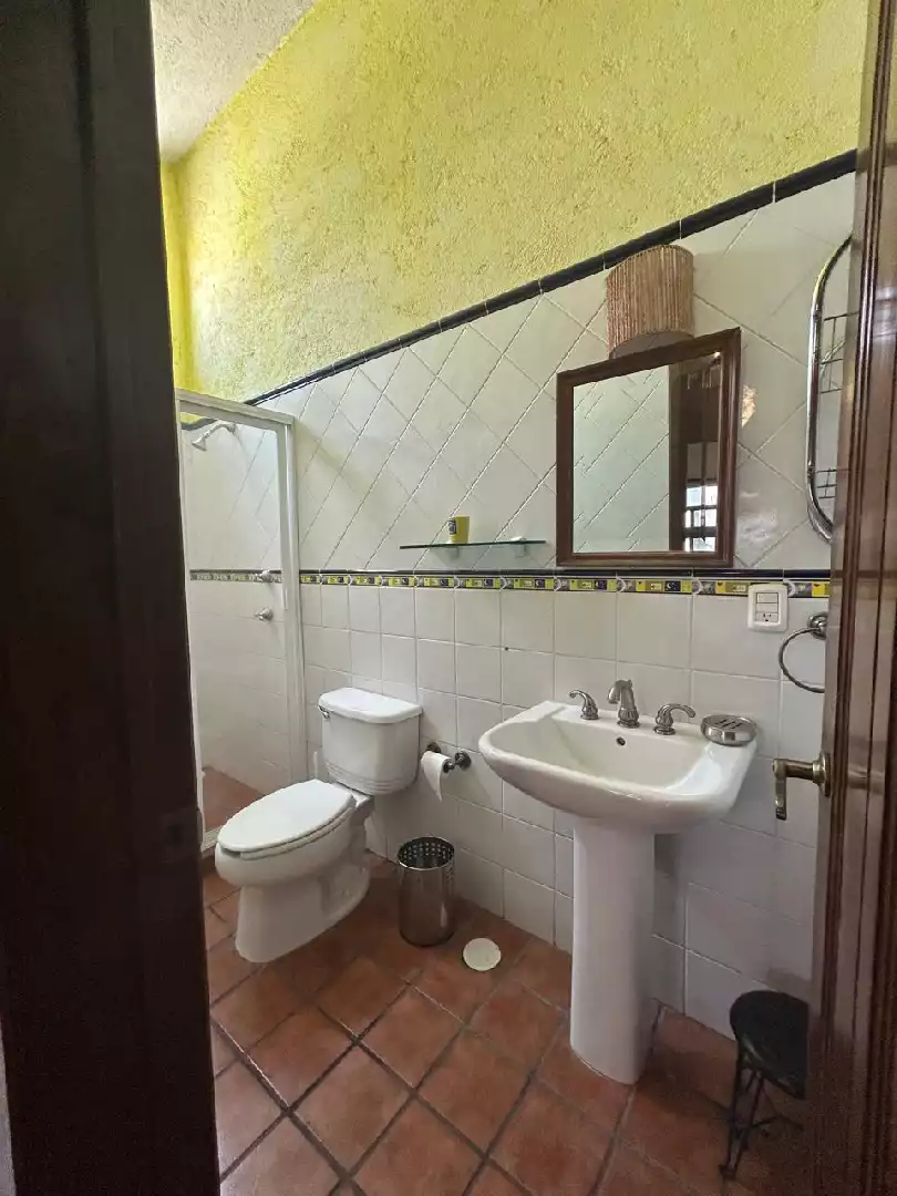 Casa en un solo nivel Estilo Cuernavaca  zona dorada.
