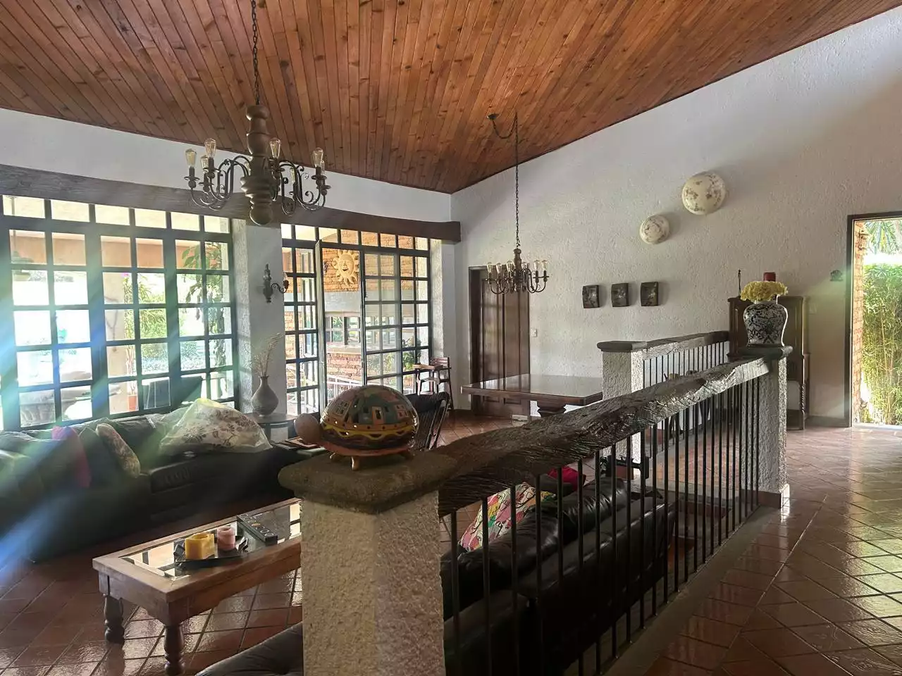 Casa en un solo nivel Estilo Cuernavaca  zona dorada.