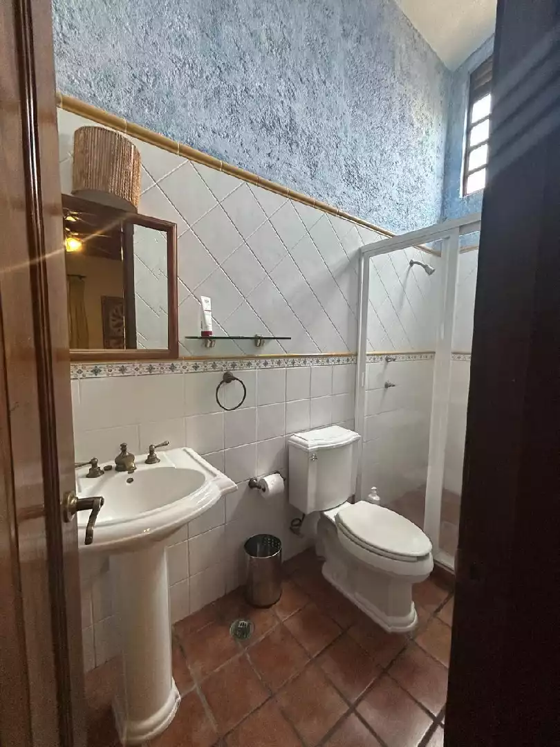 Casa en un solo nivel Estilo Cuernavaca  zona dorada.
