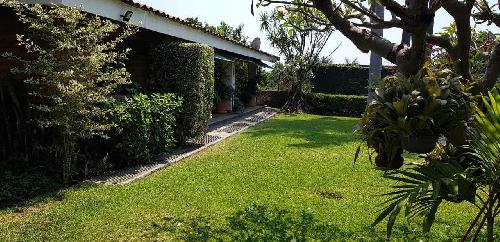 Casa en un solo nivel Estilo Cuernavaca  zona dorada.