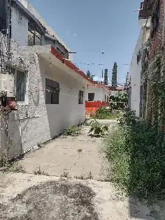 Casa a precio de terreno en zona comercial