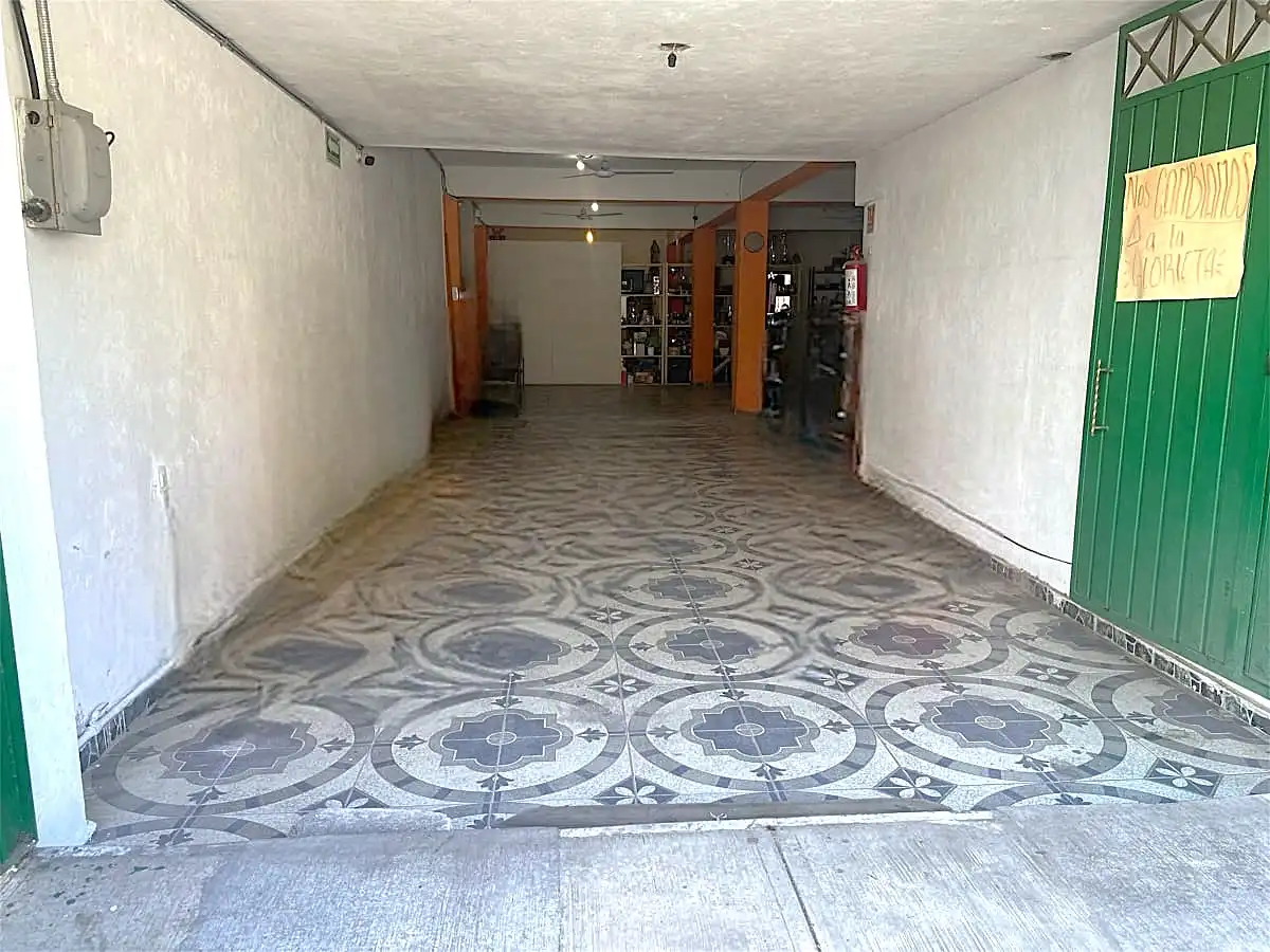 Propiedad comercial con uso de suelo