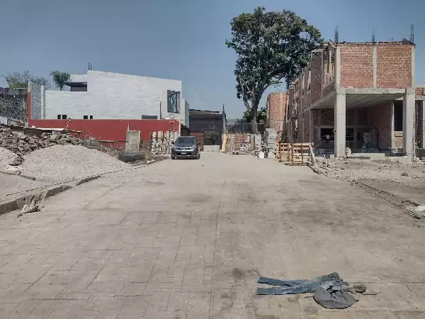 Viva en zona dorada con vigilancia