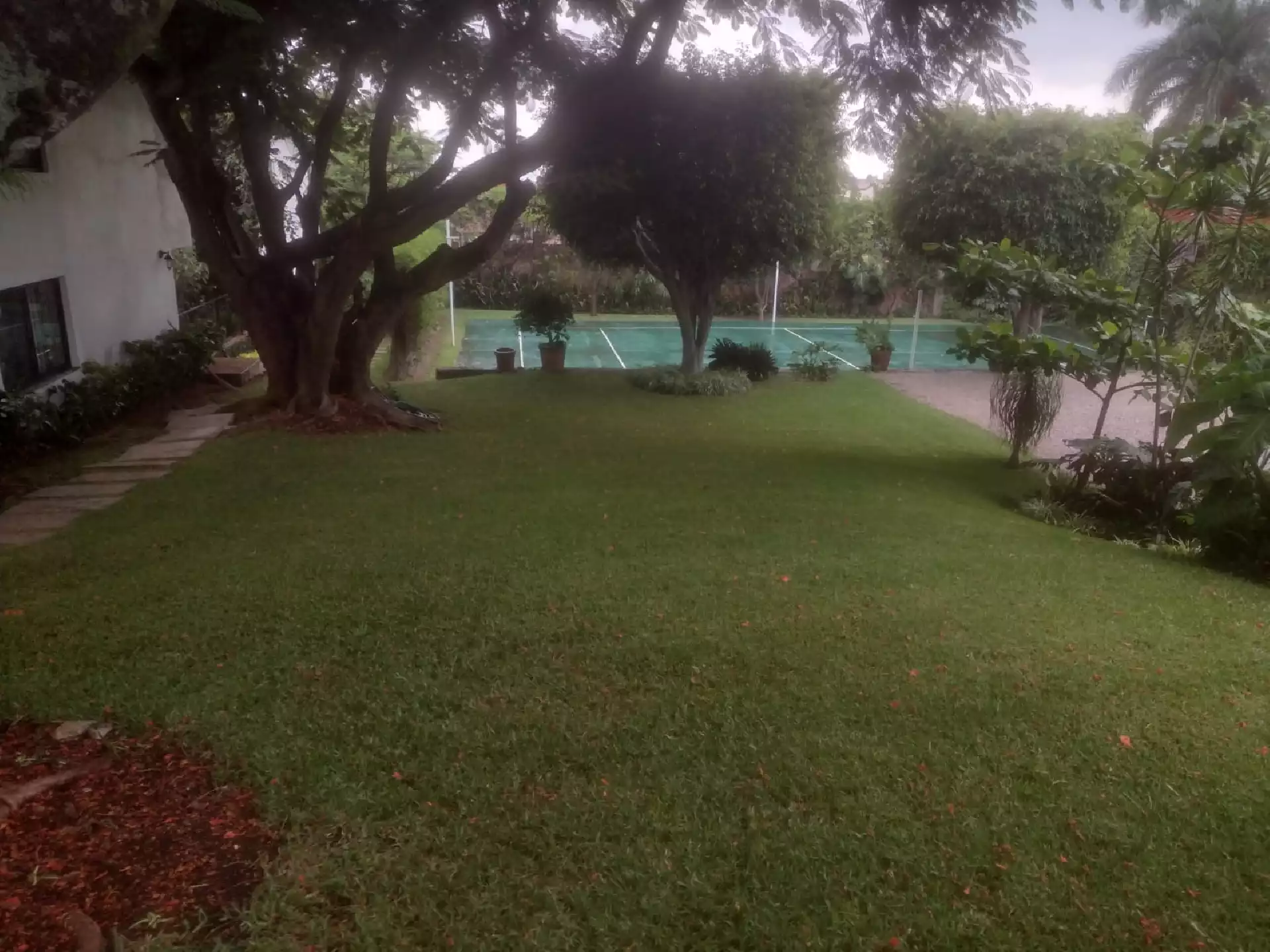 Preciosa casa en condominio en zona dorada