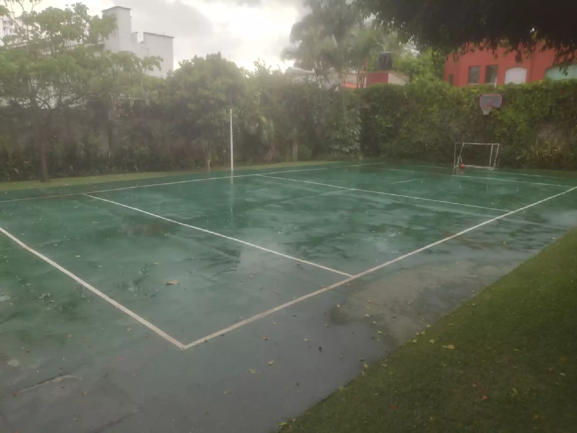 Preciosa casa en condominio en zona dorada