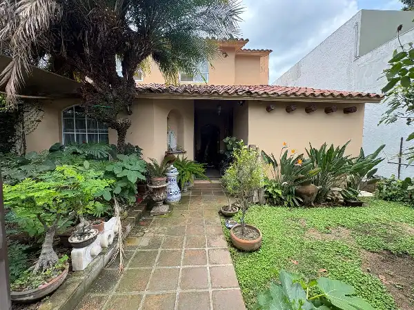 Preciosa casa en fraccionamiento con vigilancia